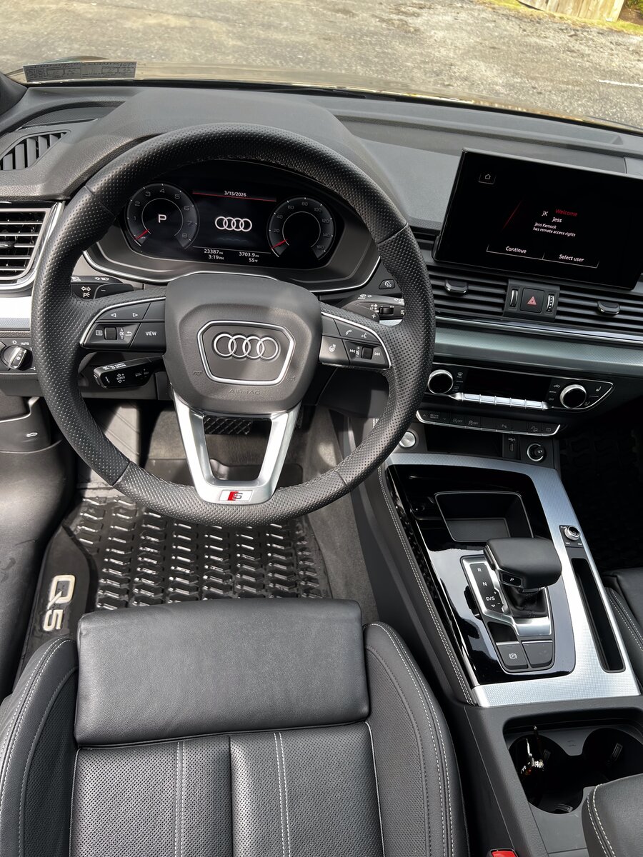 Audi Q5 interior after deep detail - clean dashboard and console